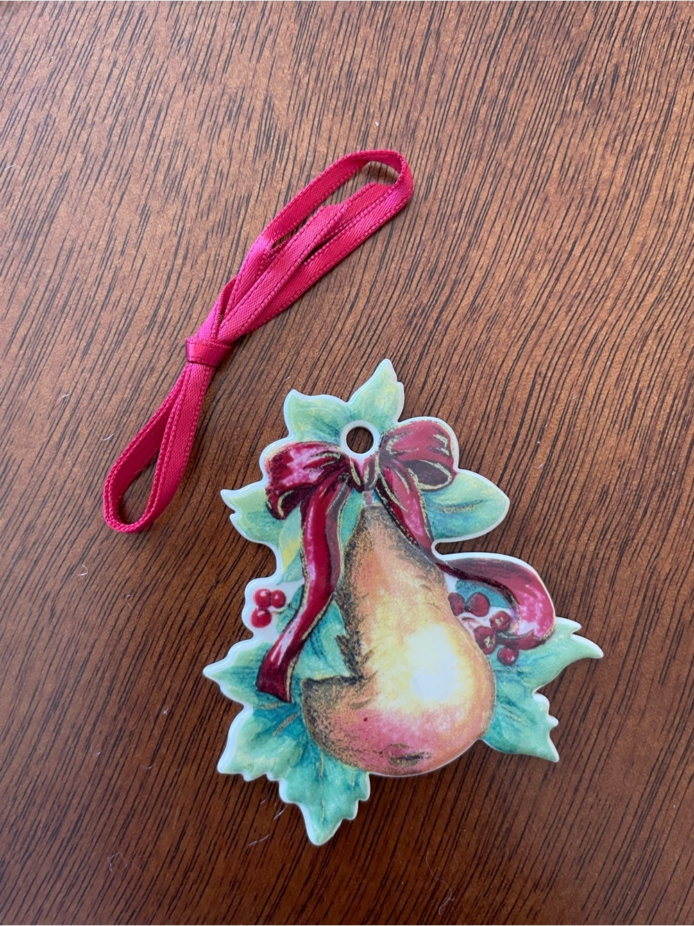 Longaberger Christmas 2000 Tie-On Pear with Holly Berry Ornament